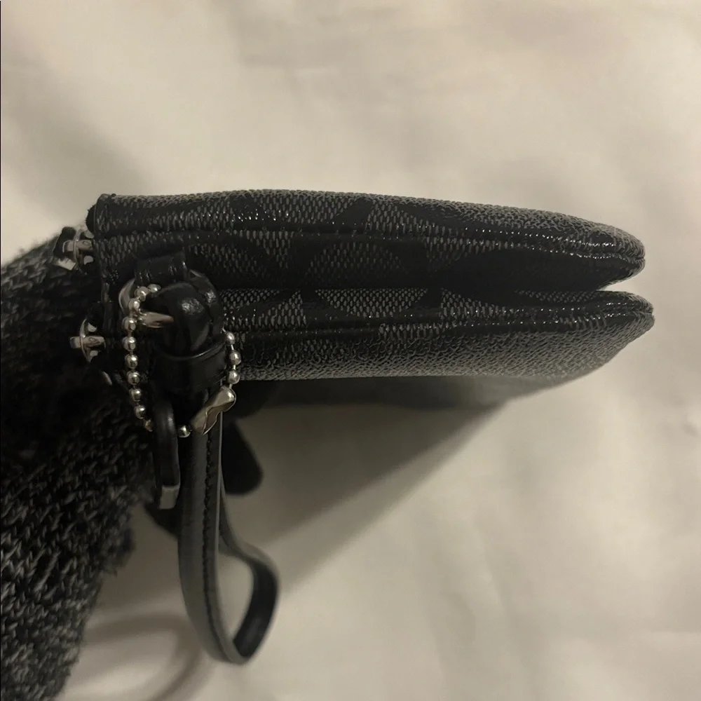 Coach Double Corner Zip Signature Wristlet Black EUC